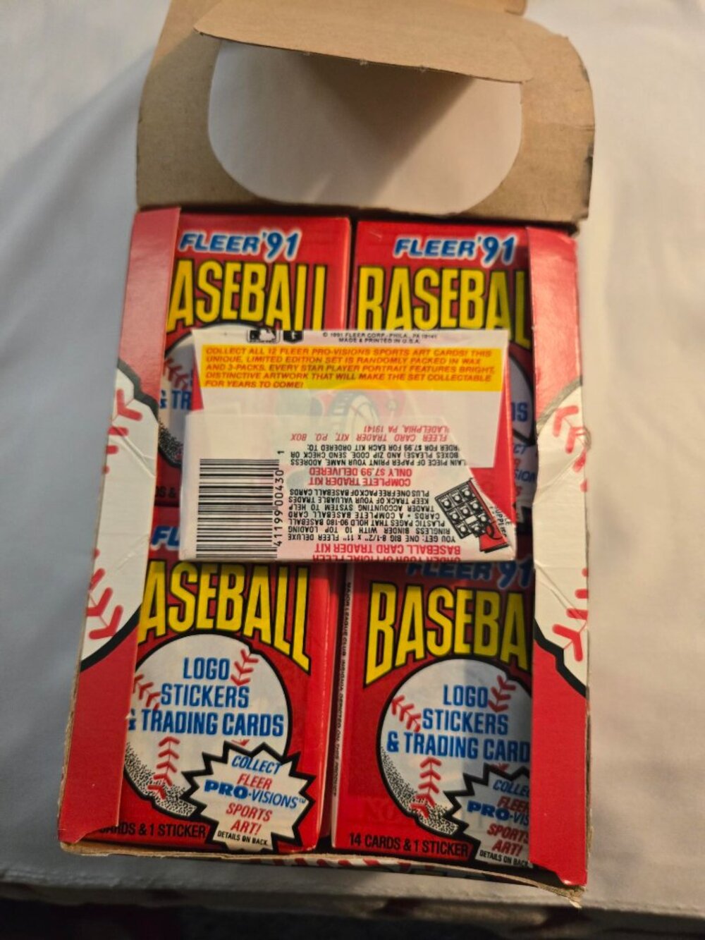 1991 Fleer Baseball Sealed Box. 36 Packs. Logo Stickers & Classic Cards - Picture 6 of 7